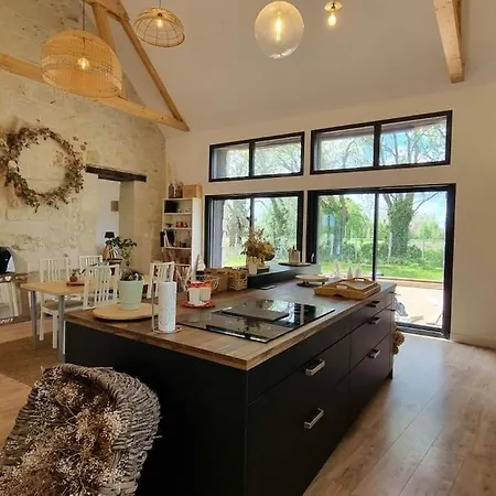 Villa La Maison As De Coeur, 5 Suites, 10 Personnes Allonnes (Maine-et-Loire)